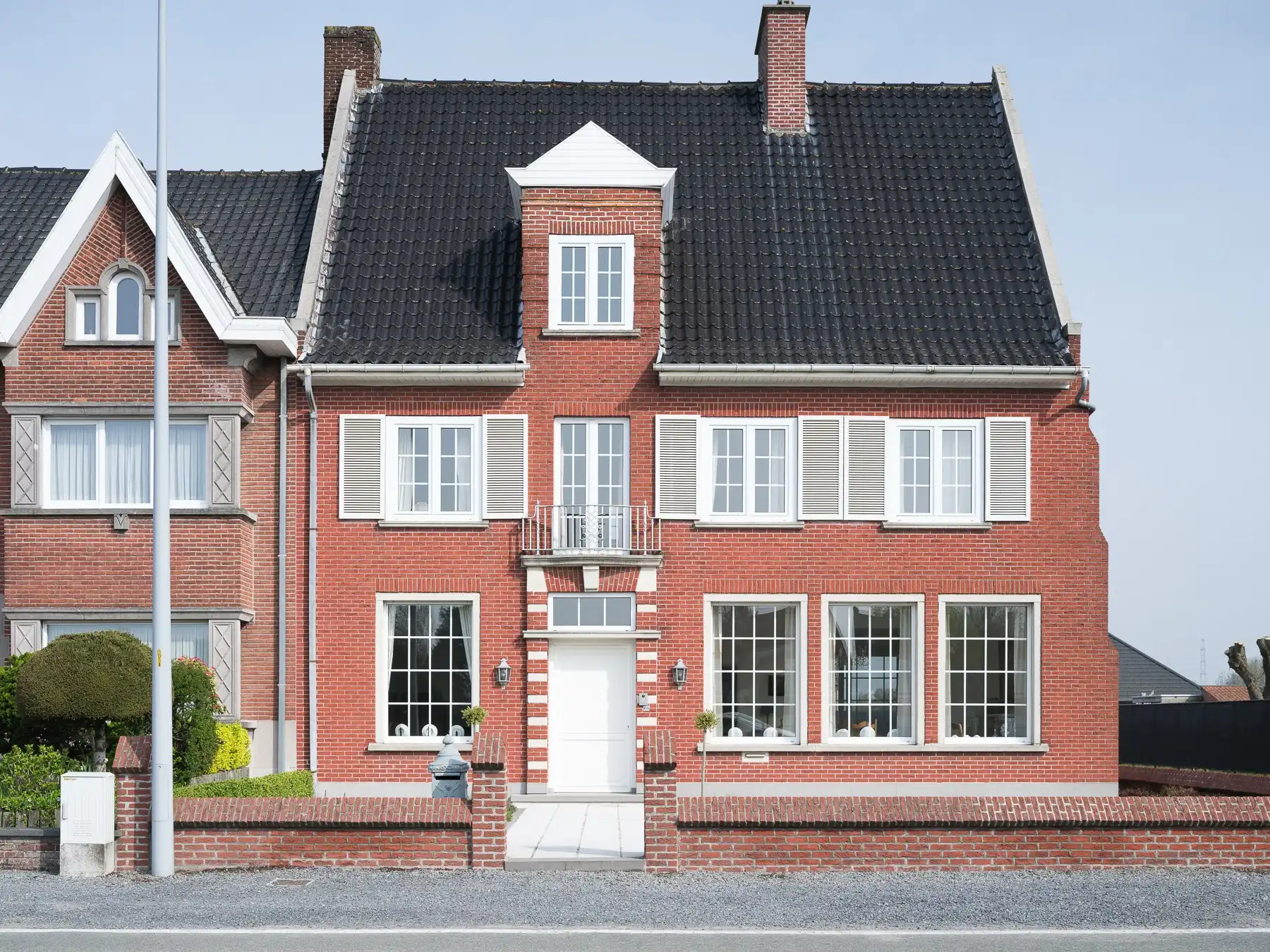 Halfopen herenhuis met loods en uitzonderlijk veel potentieel. foto 2