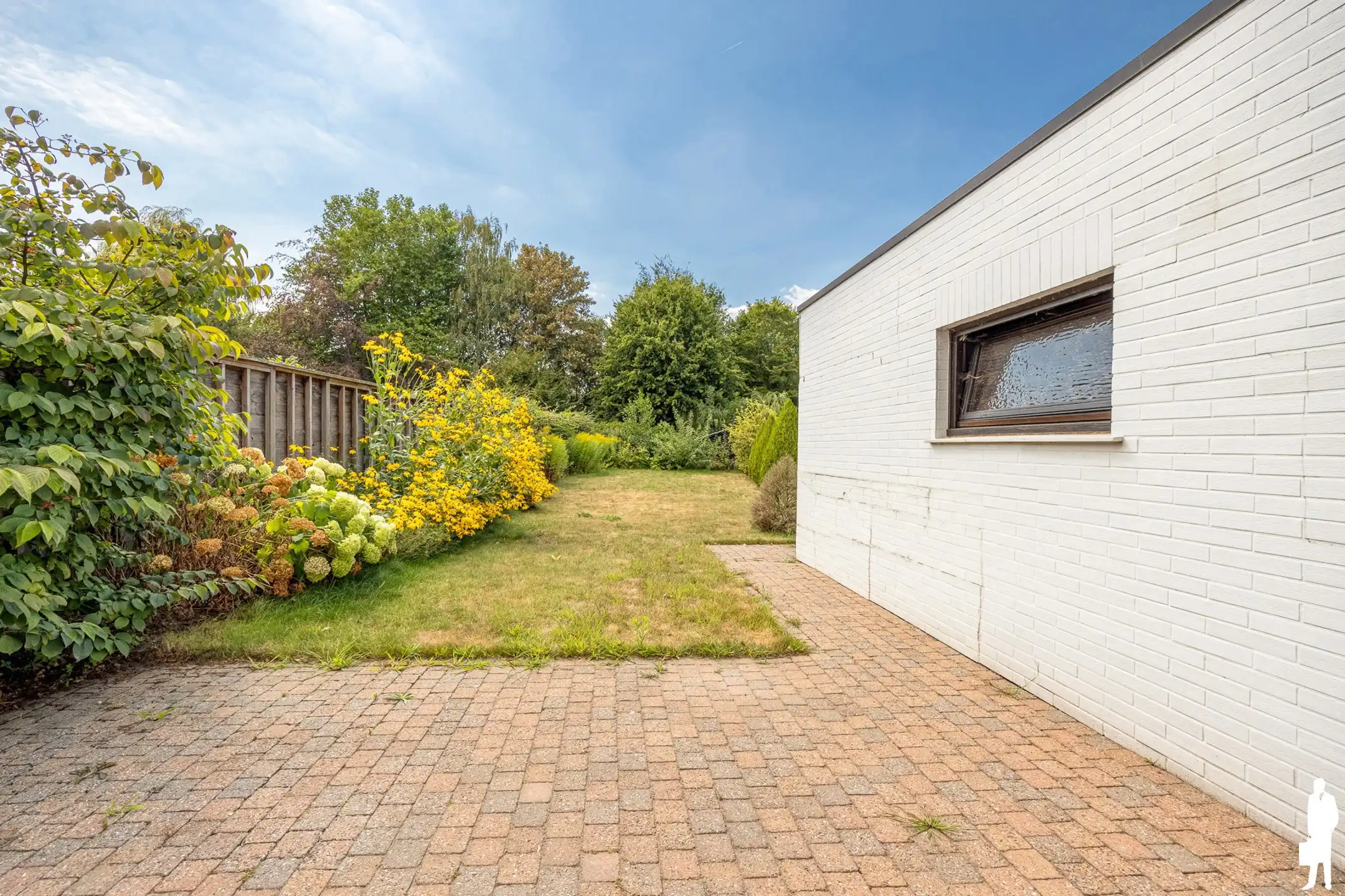 Statige gezinswoning met ruime tuin en garage op topligging  foto 13