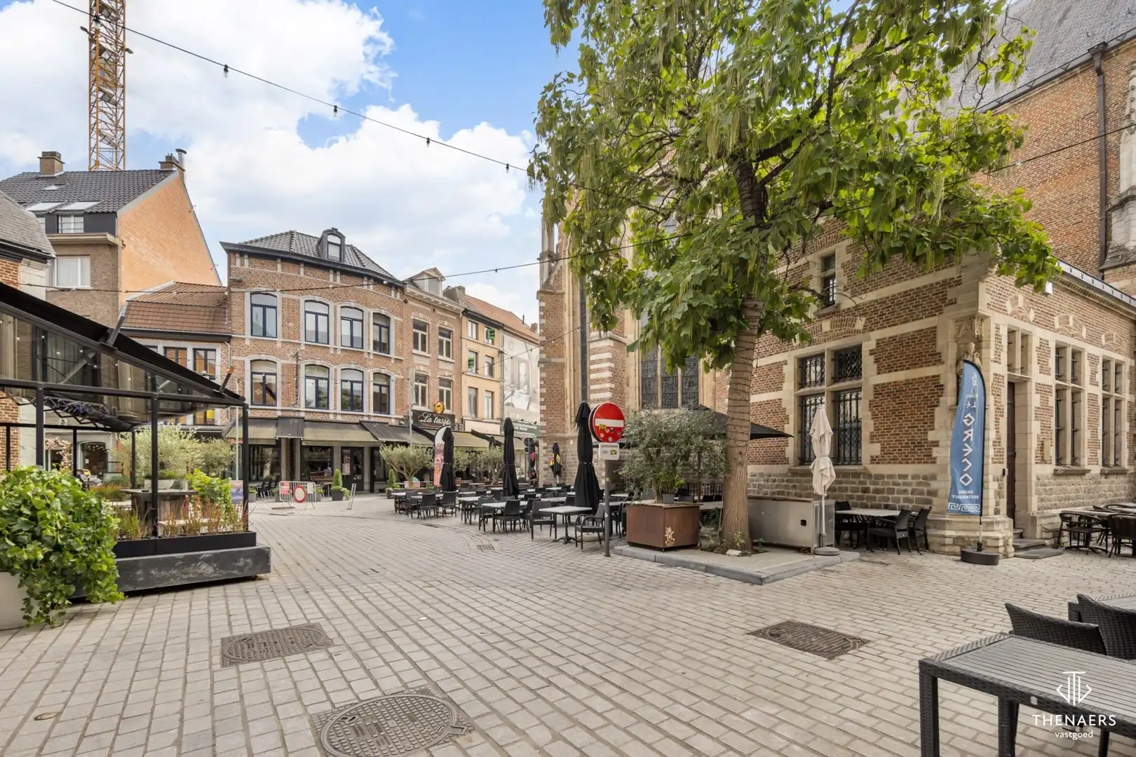 Karaktervol handelshuis met restaurant en ruime woonst op topligging in hartje Sint-Truiden. foto 34