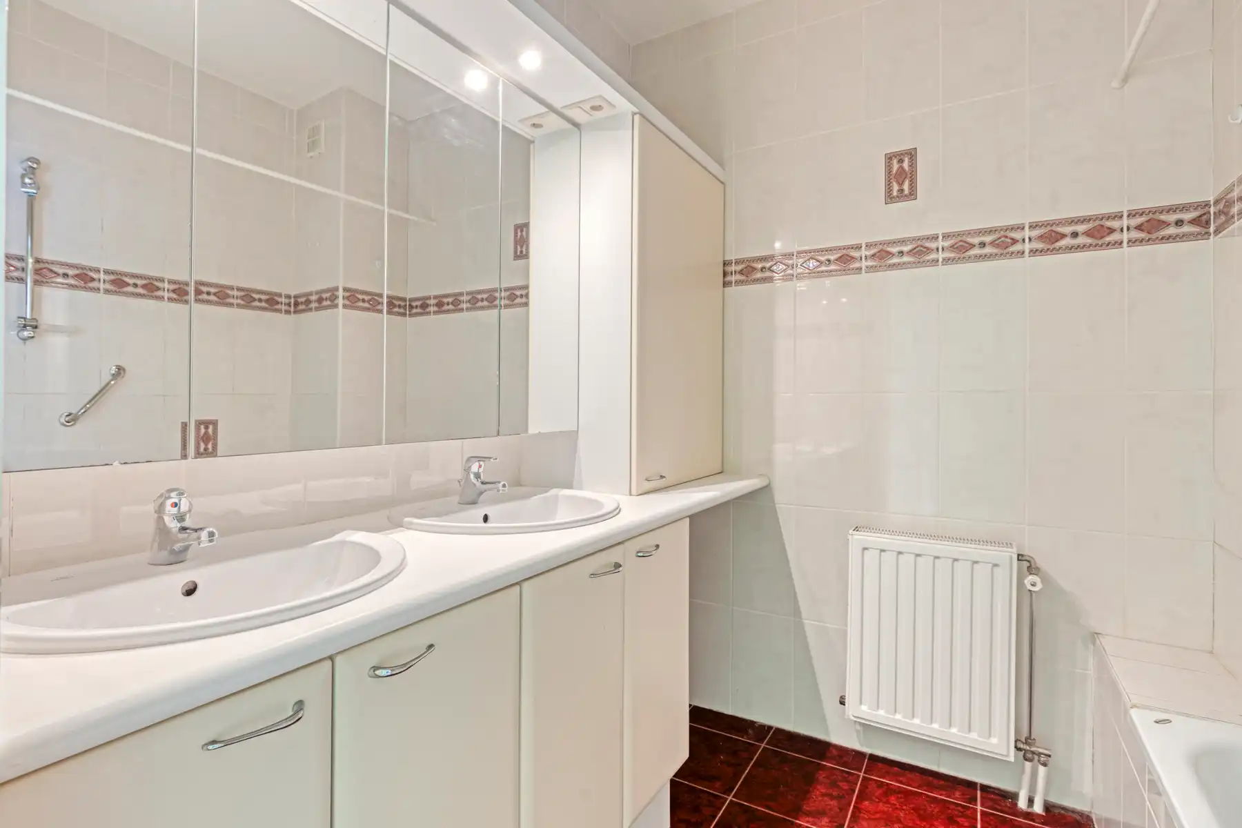 TOPPER! INSTAPKLAAR APPARTEMENT IN KLEINSCHALIG GEBOUW foto 16