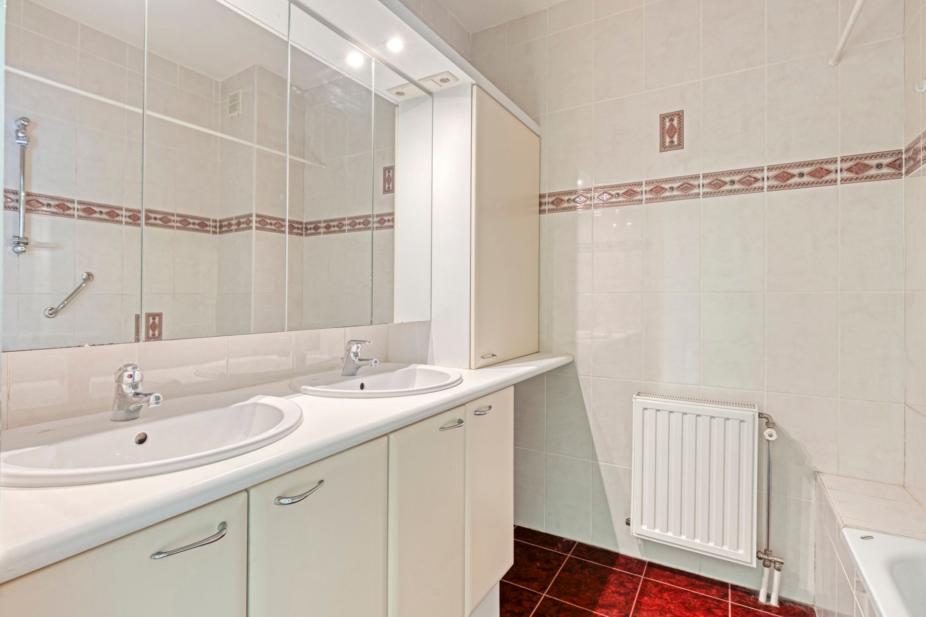 TOPPER! INSTAPKLAAR APPARTEMENT IN KLEINSCHALIG GEBOUW foto 16