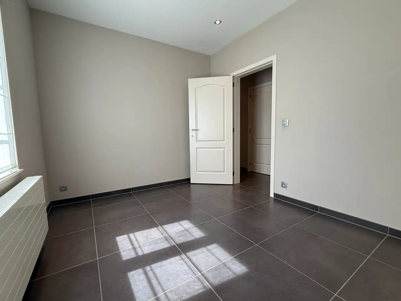 TE HUUR : PRACHTIGE WONING MET 5 SLAAPKAMERS EN 2 BADKAMERS foto 13