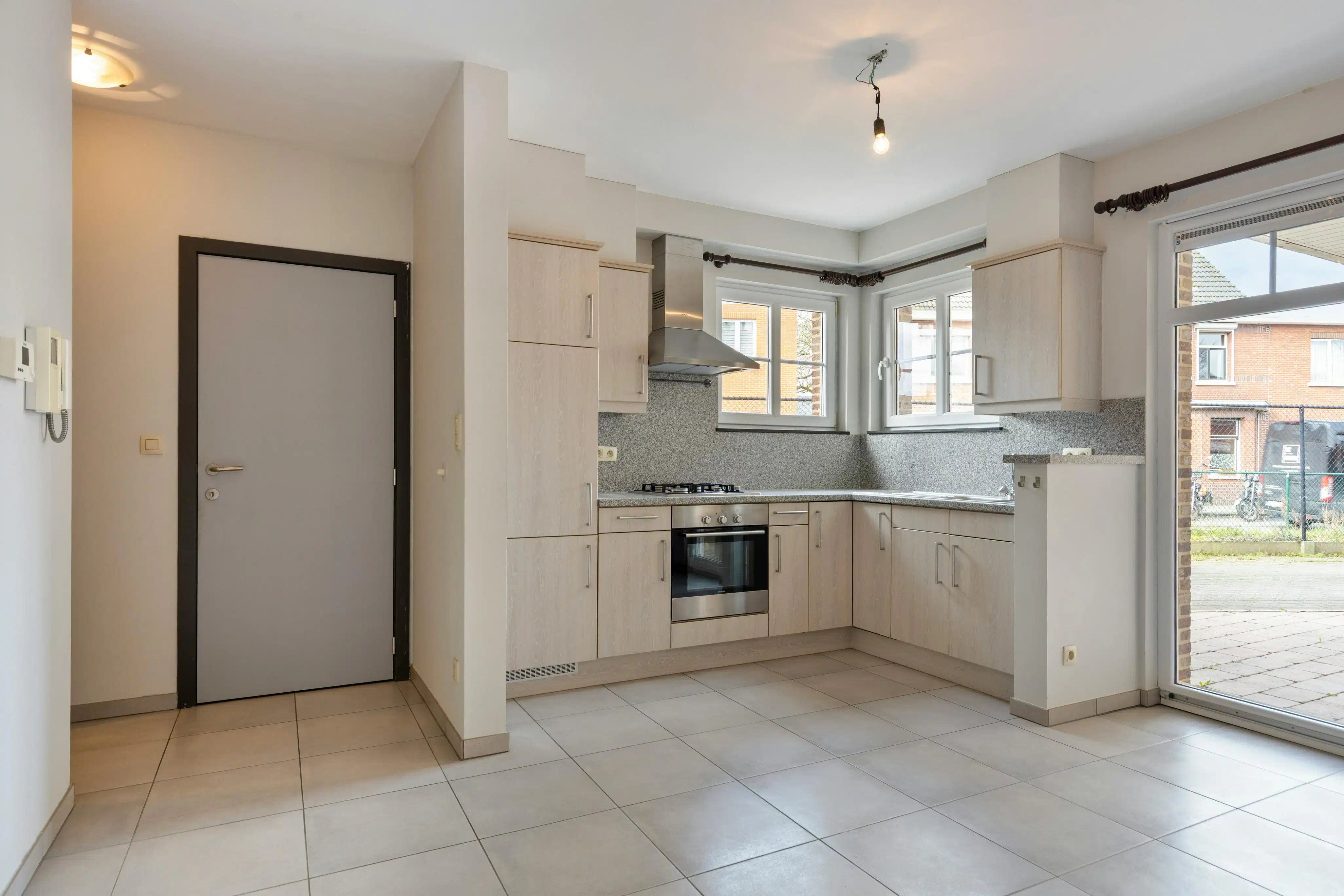 Instapklaar gelijkvloers app met terras en autostaanplaats! foto 6