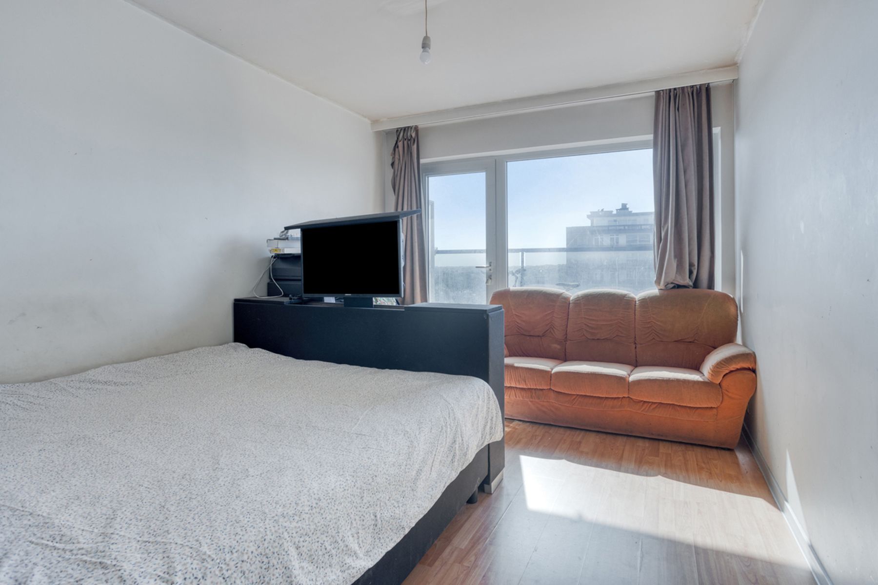 Goed gelegen appartement op het 13e verdiep foto 9