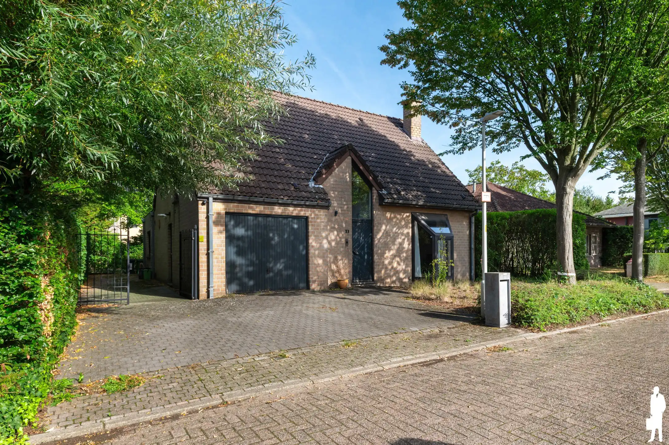 Te renoveren villa in doodlopende straat  foto {{pictureIndex}}