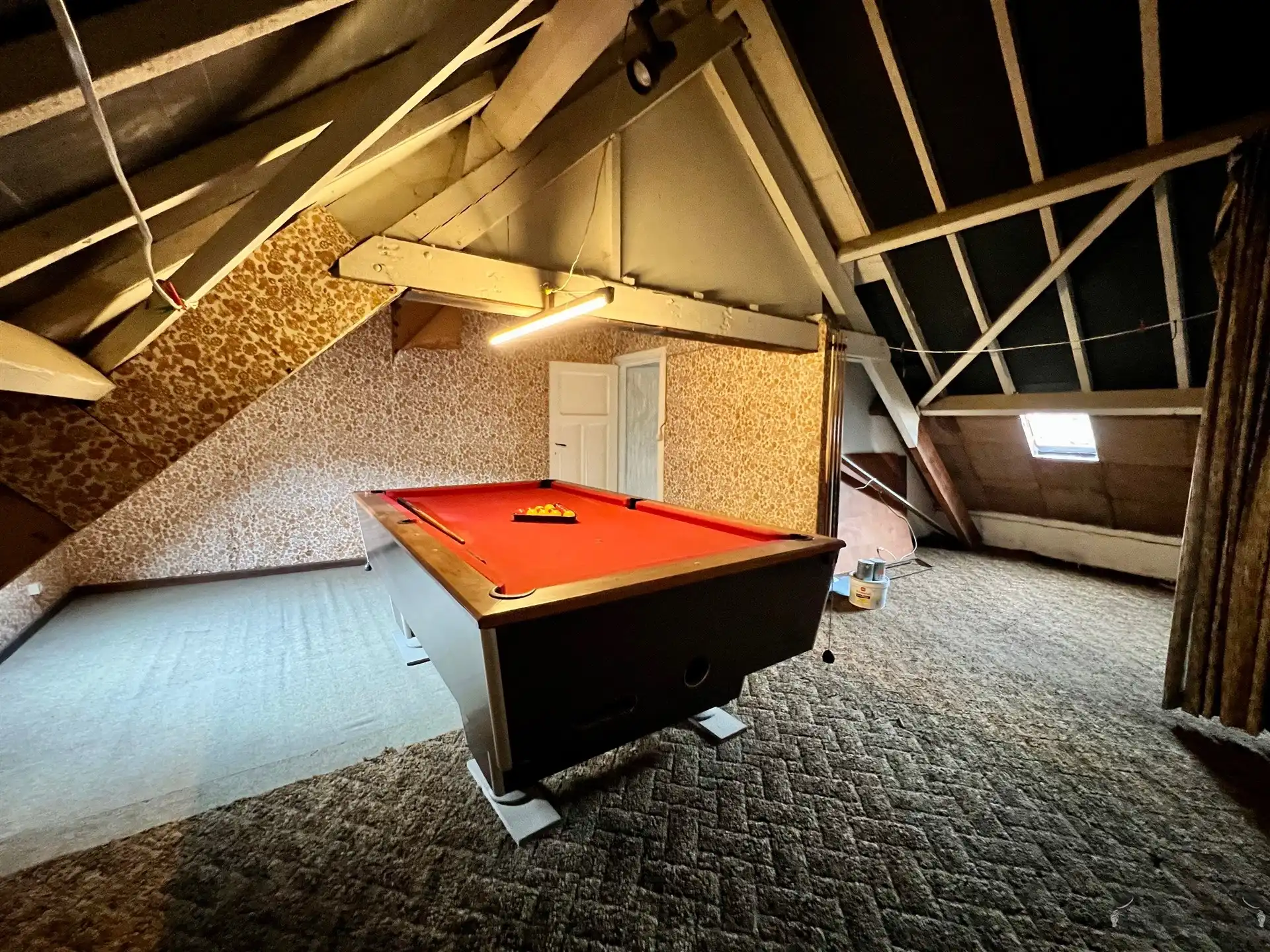 Te renoveren rijwoning met authentieke gevel foto 10