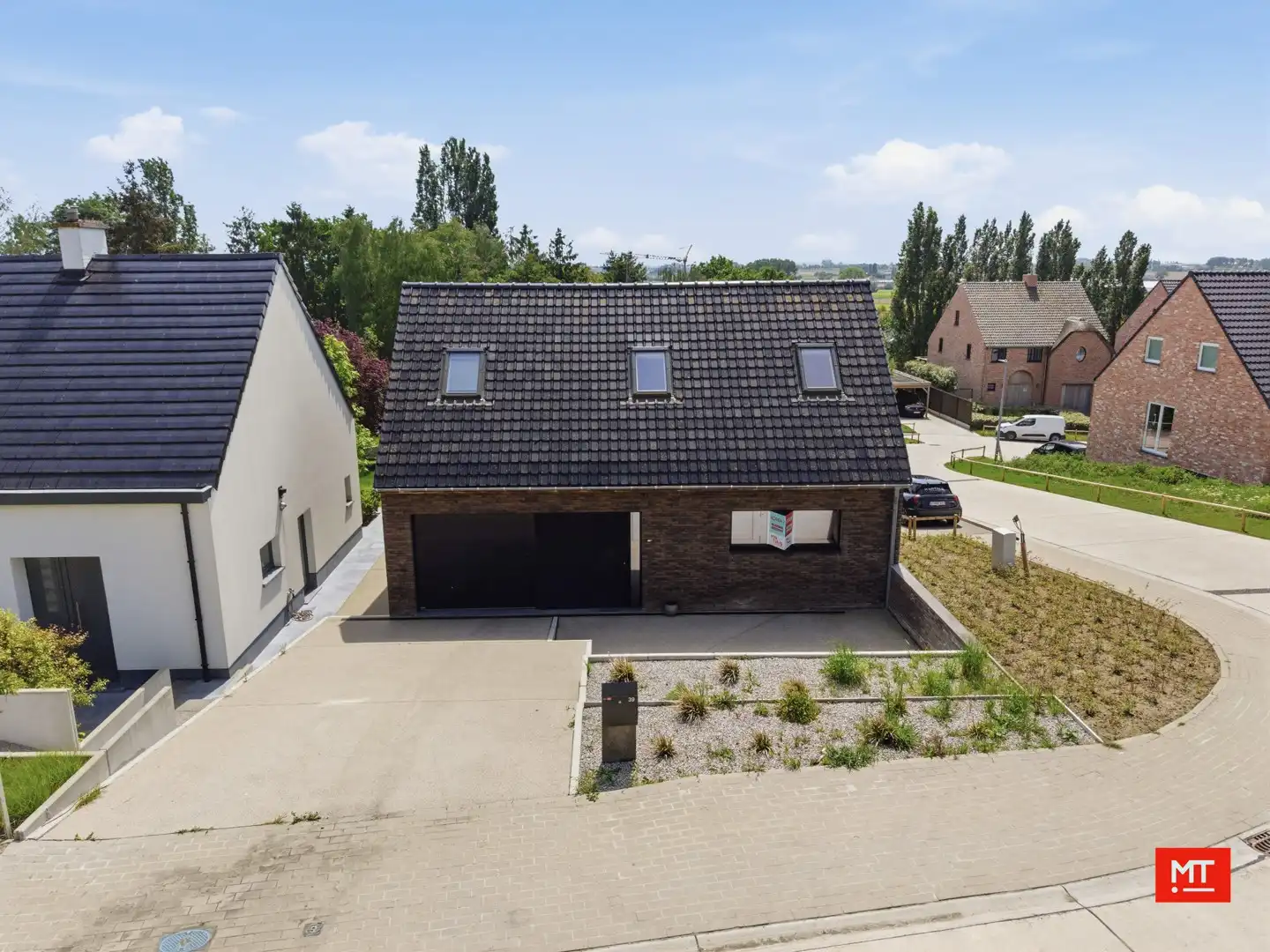 Instapklare alleenstaande woning op een rustige locatie in de dorpskern van Beselare foto {{pictureIndex}}