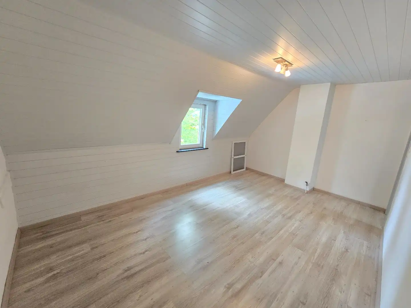 Te renoveren woning met 4 slpk's + loods te Wulpen foto 8