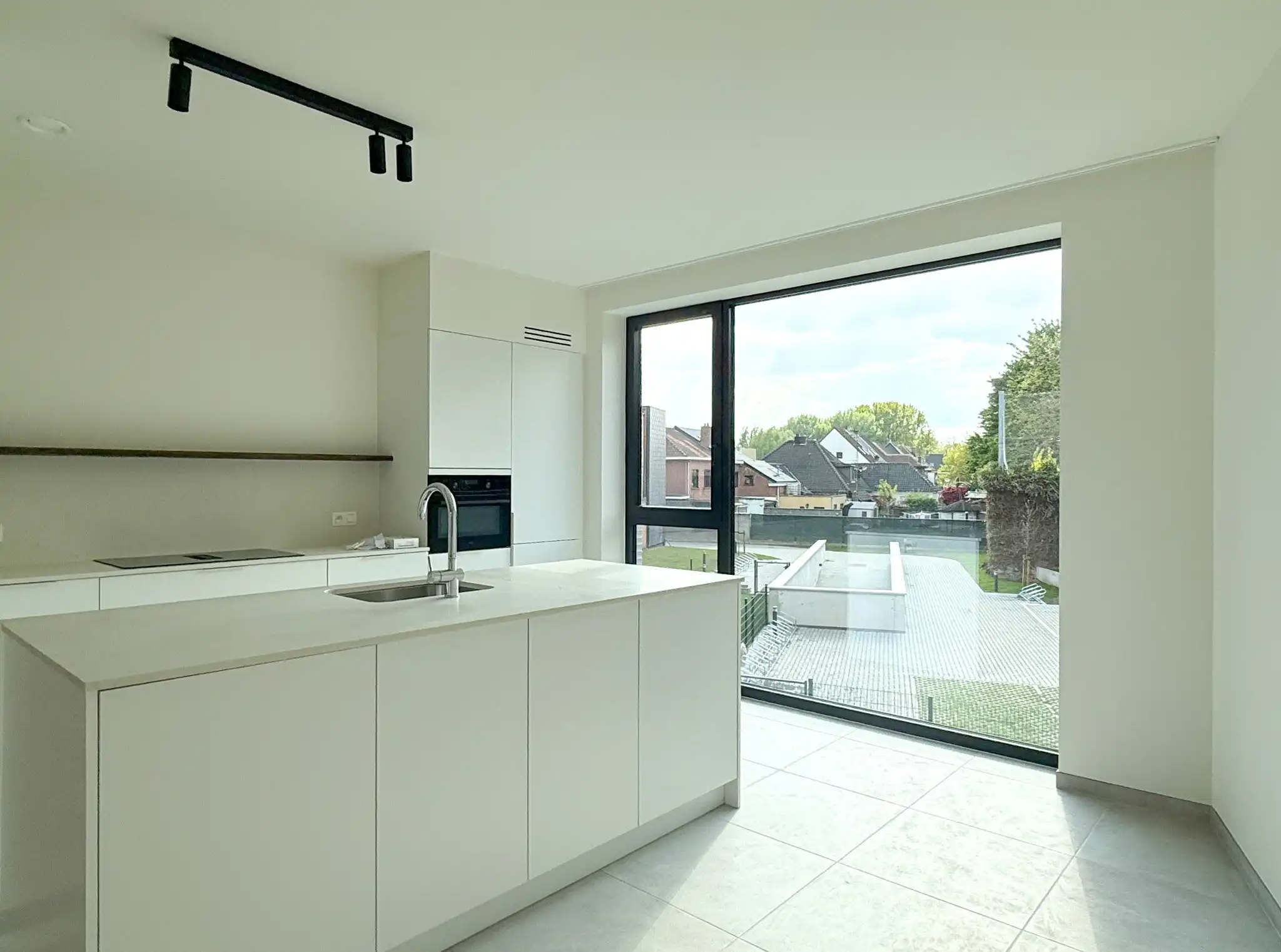 Nieuwbouwappartement op de eerste verdieping met terras en twee slaapkamers foto 2