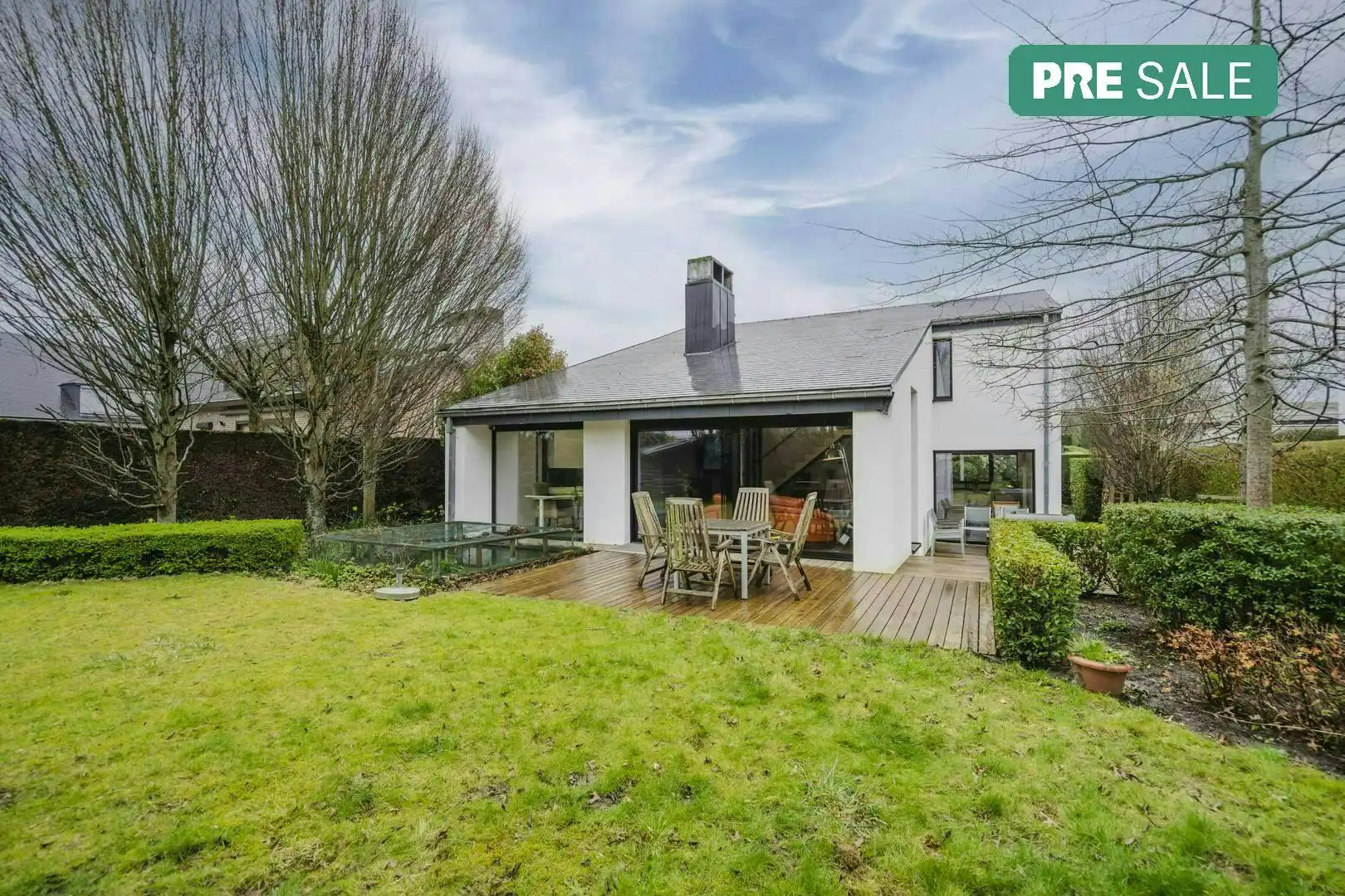 Instapklaar huis te koop te Kortrijk foto {{pictureIndex}}