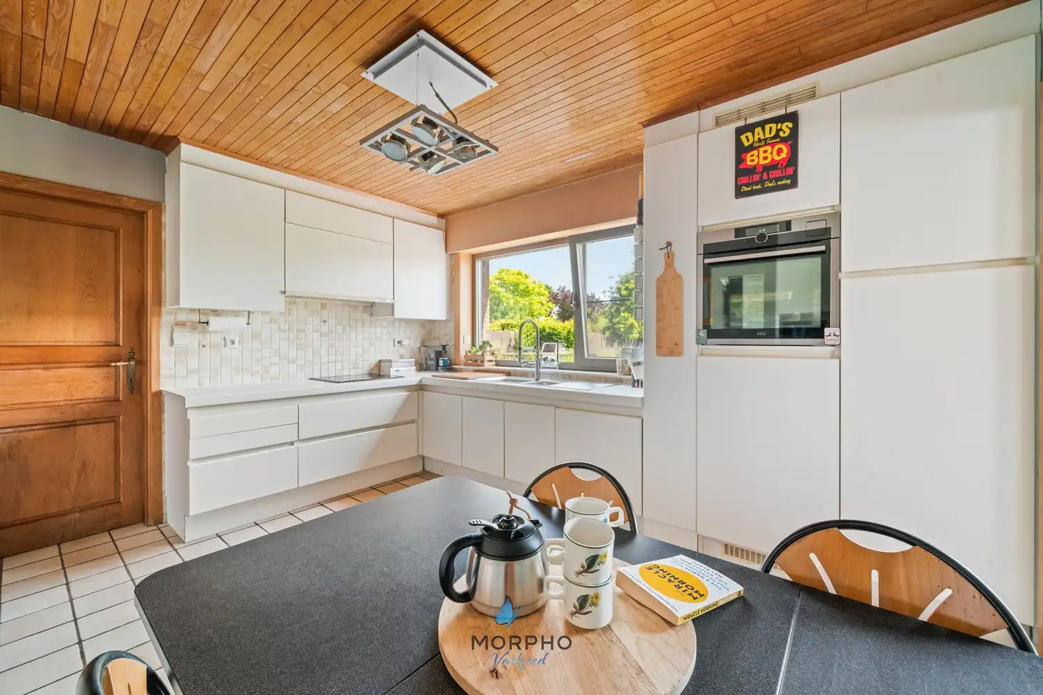 Verrassend ruime gezinswoning met 5 slaapkamers, garage en tuin op 1.107 m² foto 6