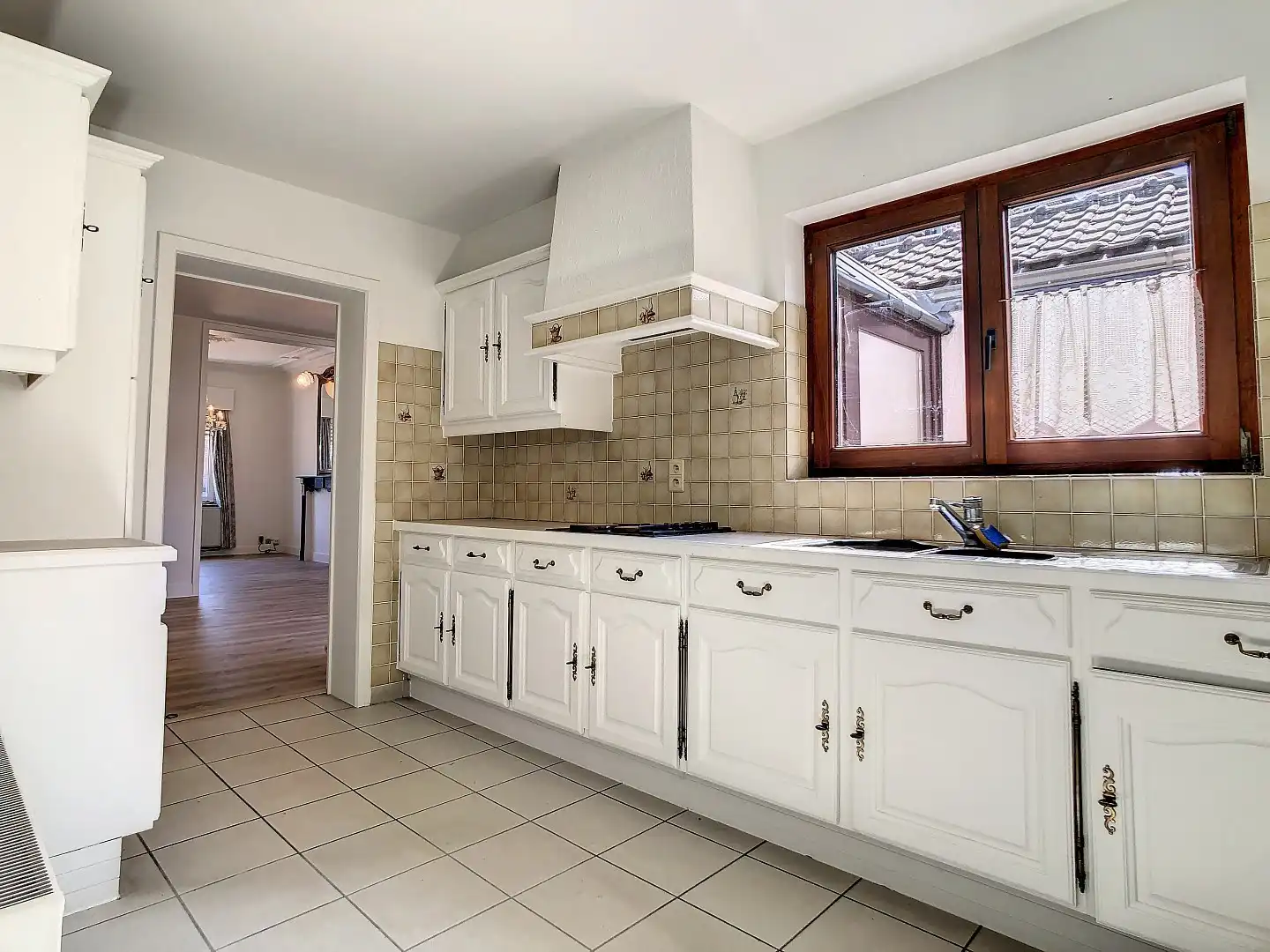 Centraal gelegen woning met twee ruime slaapkamers, zonnige tuin en droge kelder - EPC 252 kWh/m² - bewoonbare oppervlakte van 143 m² foto 7