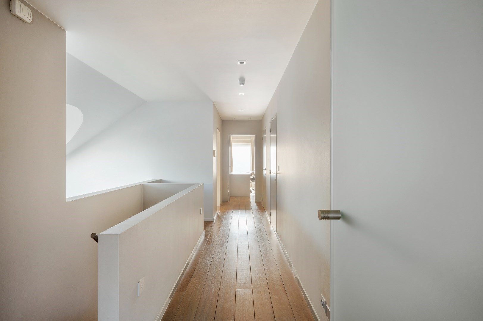 Hoogwaardige villa met bedrijfsgebouw op 3704 m². foto 14