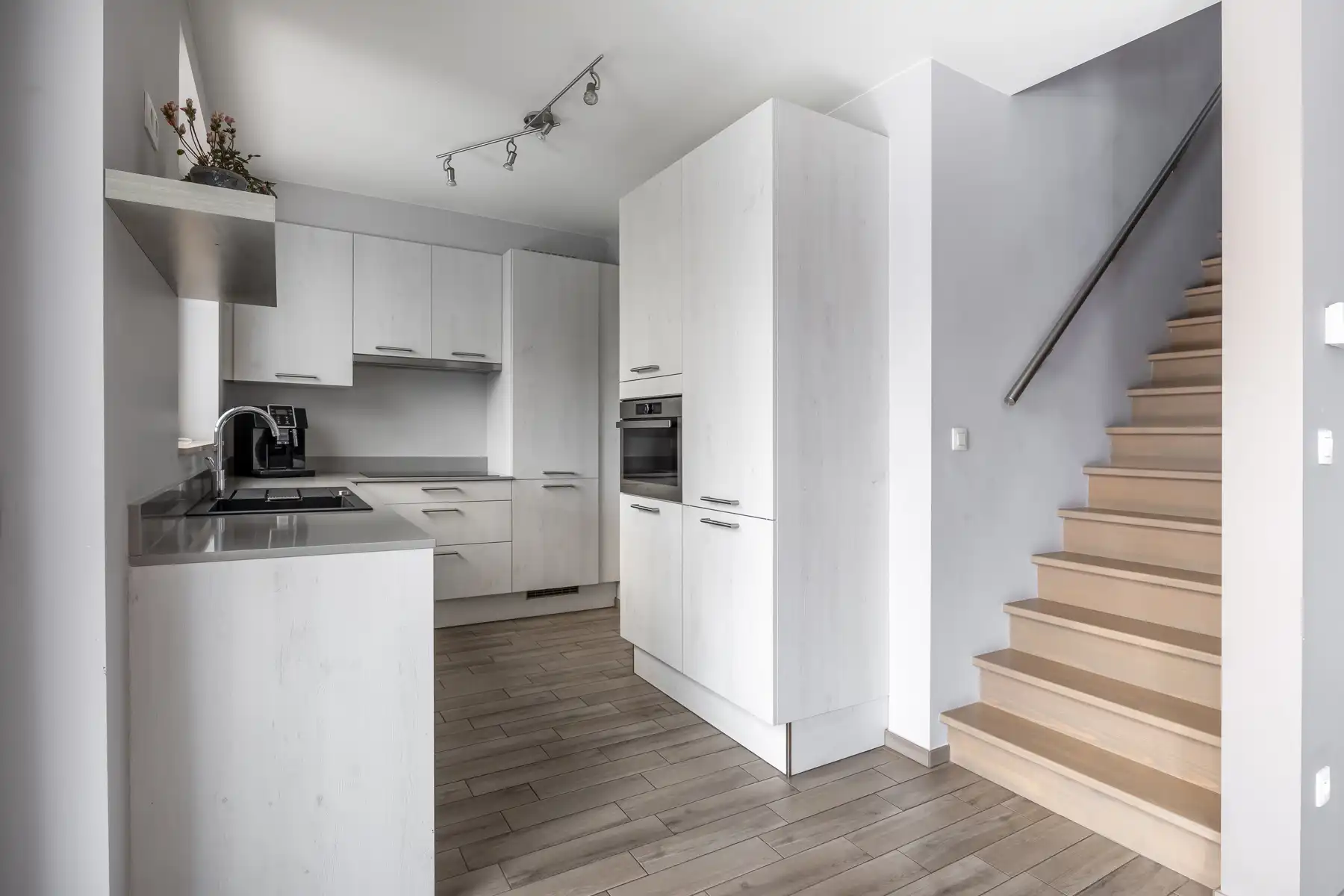 Centraal gelegen, energiezuinige gezinswoning met zwembad  foto 7
