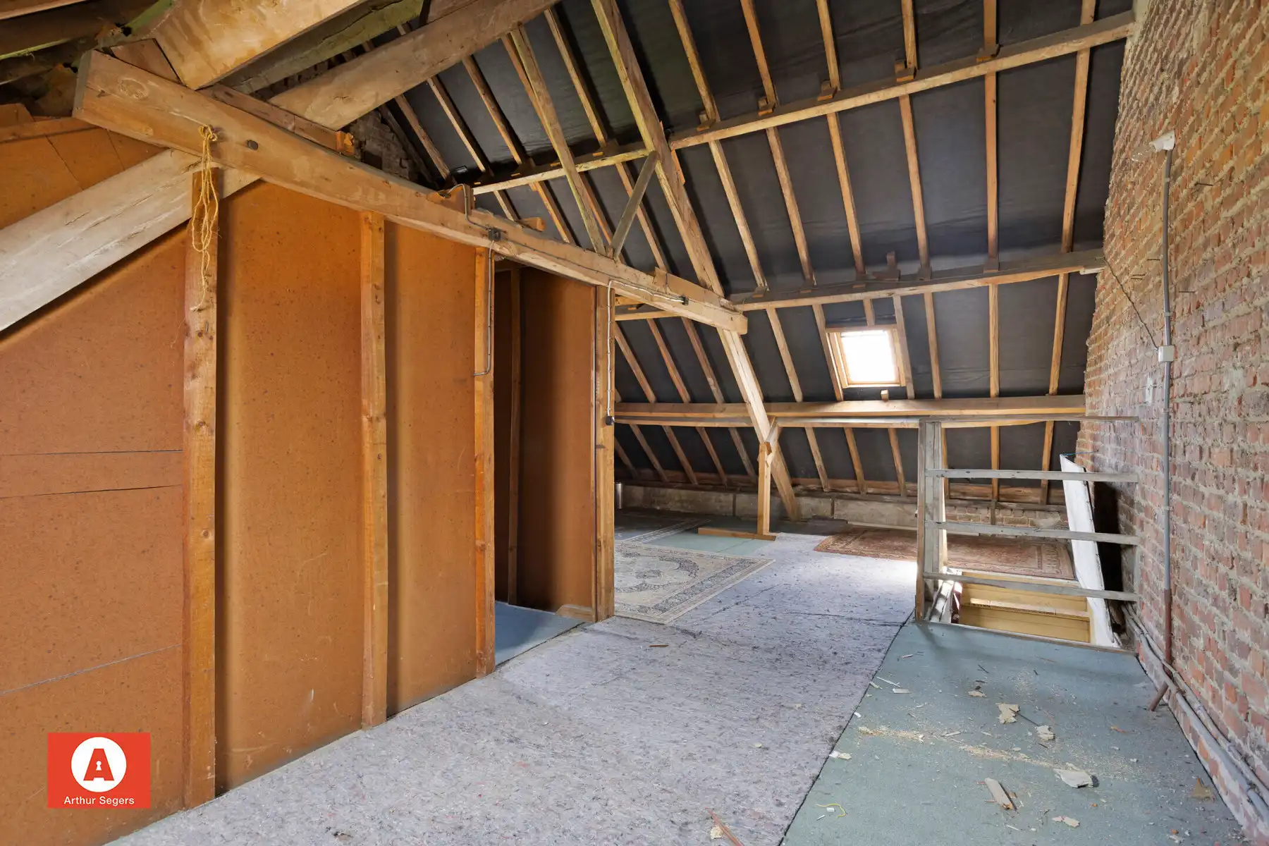 Te renoveren woning met werkhuis en ruime tuin foto 17