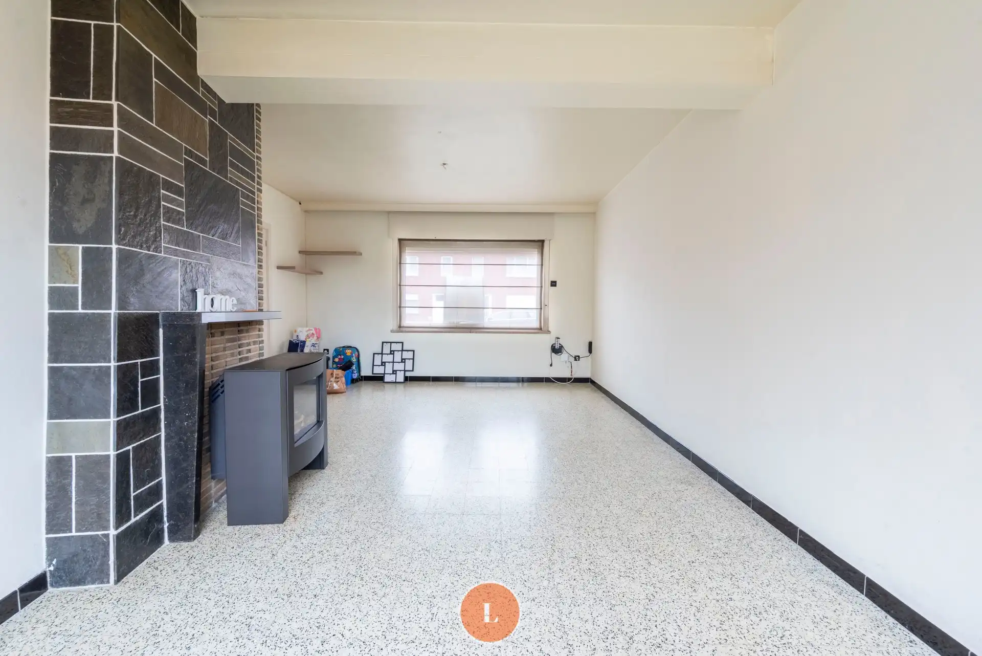 Op te frissen gezinswoning met 3 slaapkamers, tuin en garage. foto 3