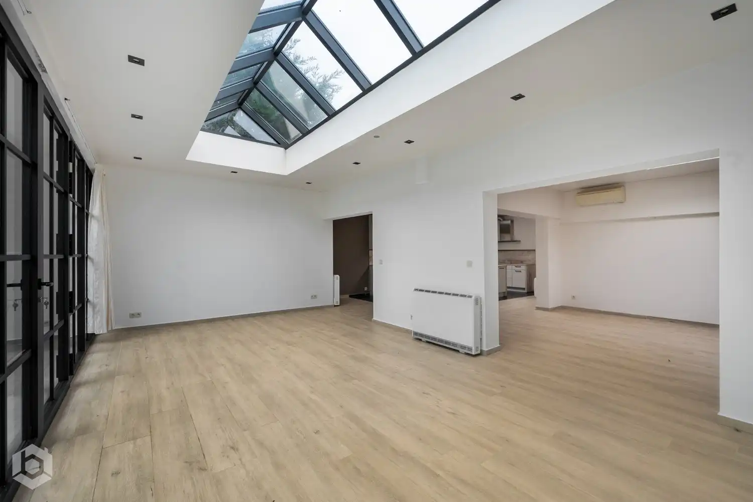 Zeer ruime kangoeroe-woning met achterliggend commerciële units met uitbereidingsmogelijkheden (KMO bestemming) foto 13