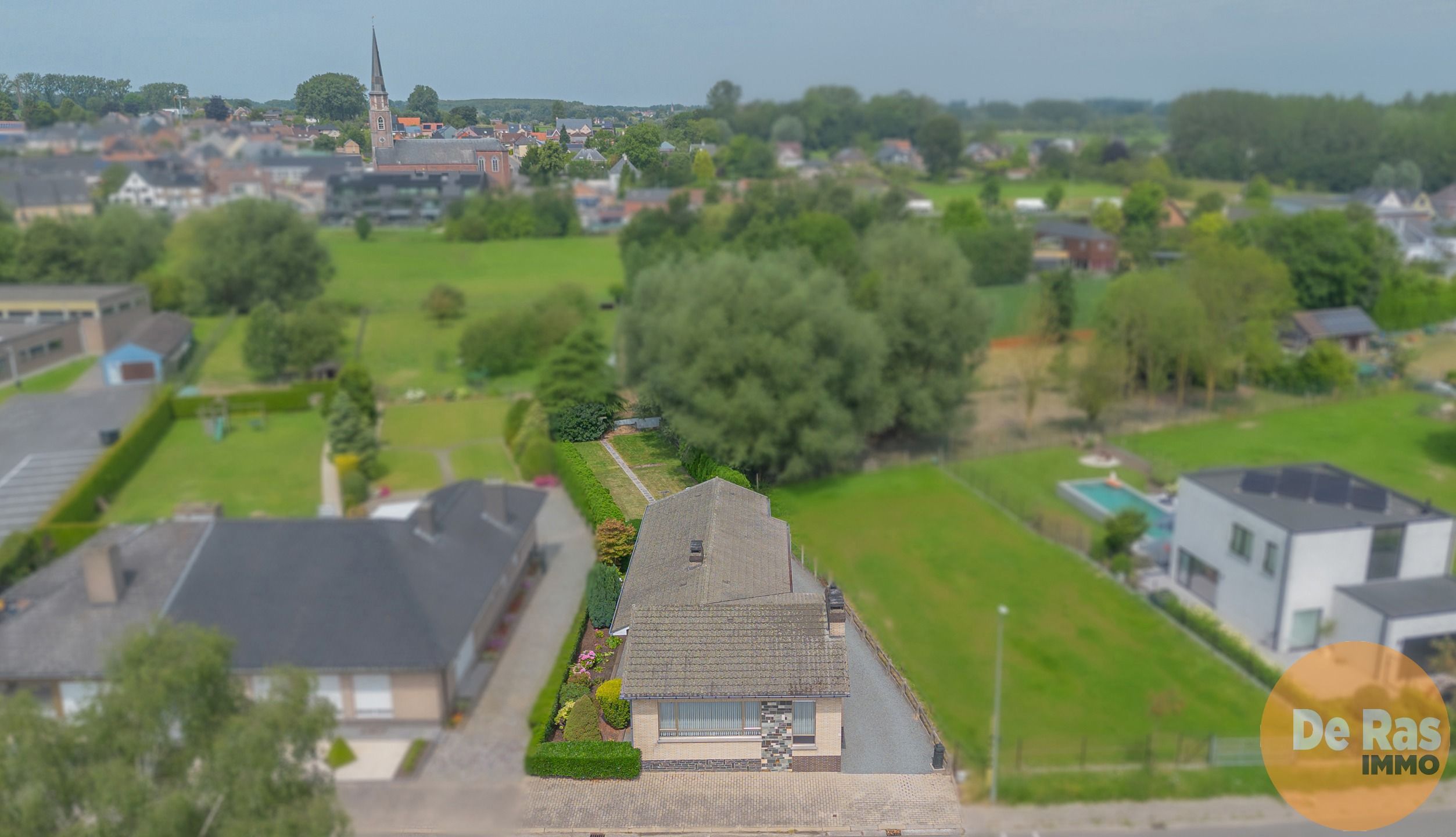 BURST - Goed onderhouden 4-gevelwoning op een leuke locatie foto 4