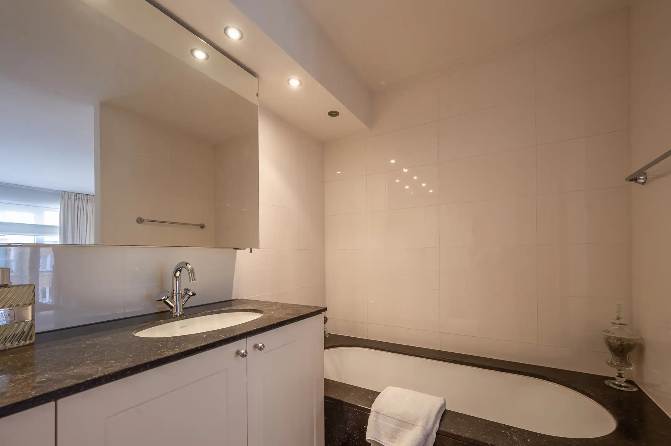 Lichtrijk appartement -zijdelings zeezicht nabij Rubensplein foto 13