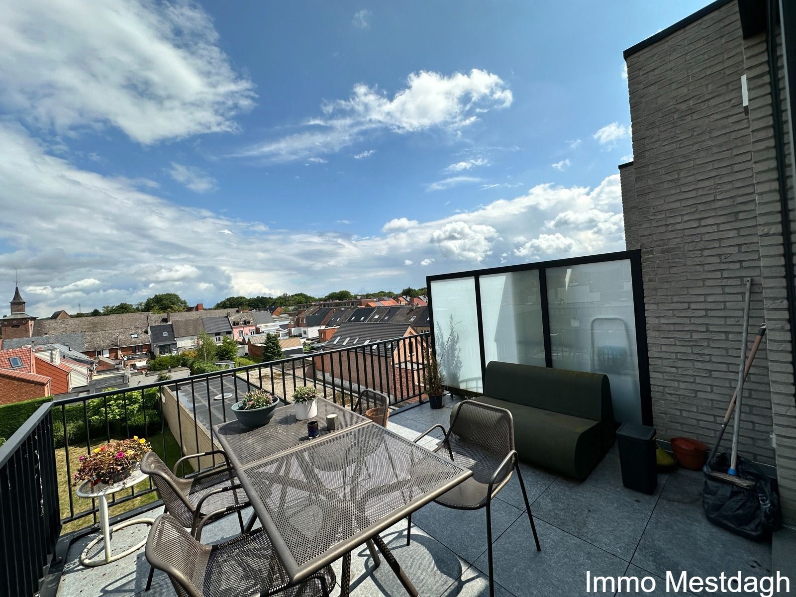 Duplex appartement op bovenste verdieping met terras & 3 slaapkamers in centrum Diest. foto 4