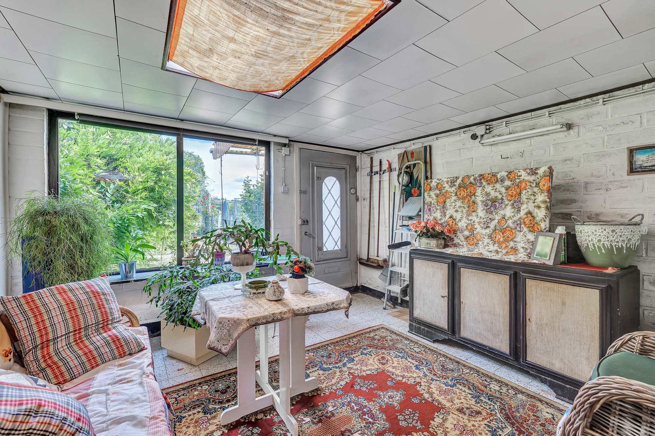 Te renoveren woning met tuin en perceel met garage foto 14