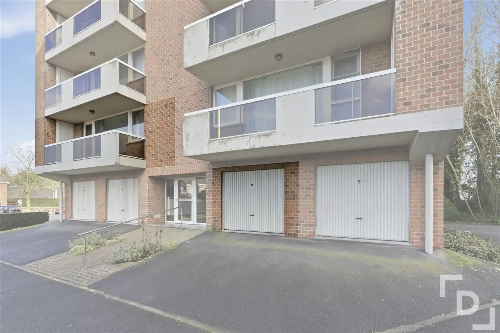 Ruim appartement met 3 slaapkamers en garage te koop in de groene omgeving van Ieper. foto 23