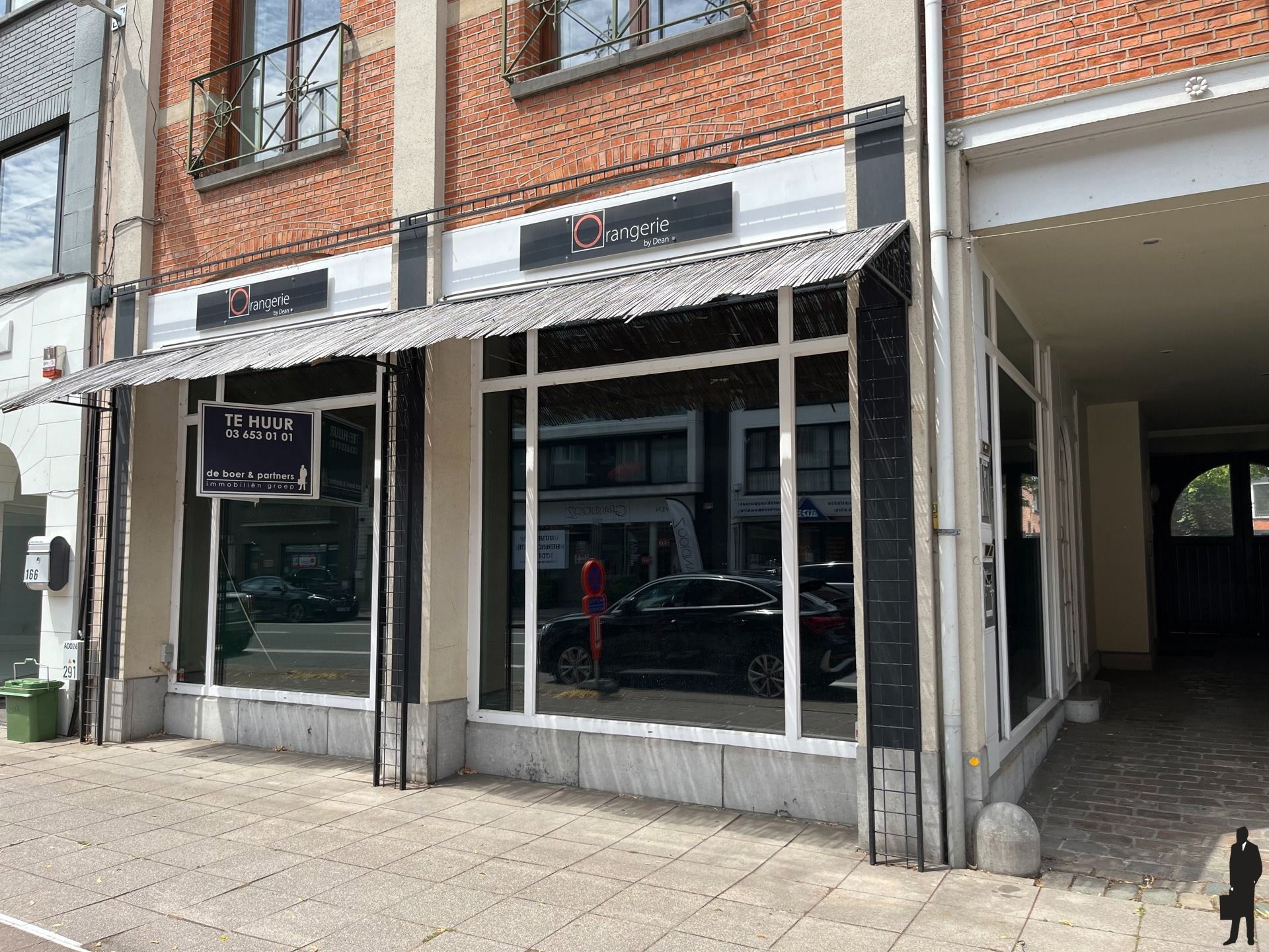 Handelszaak van 122 m² te huur in het hart van Brasschaat! foto {{pictureIndex}}