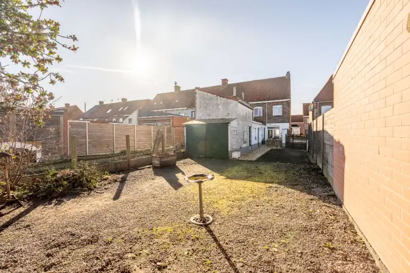 Halfopen woning met uitweg in centrum Ingelmunster. foto 15