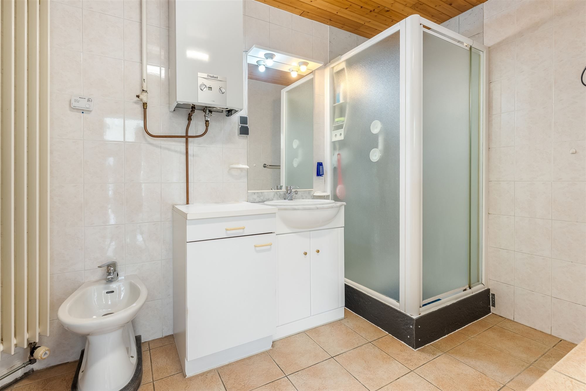 PERFECT ONDERHOUDEN WONING MET RUIME GARAGE EN BIJGEBOUW foto 14