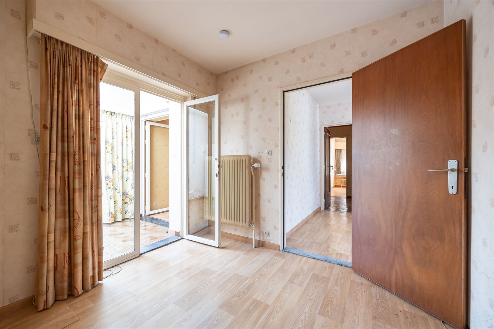 Te renoveren laagbouwvilla met Engelse tuin foto 15