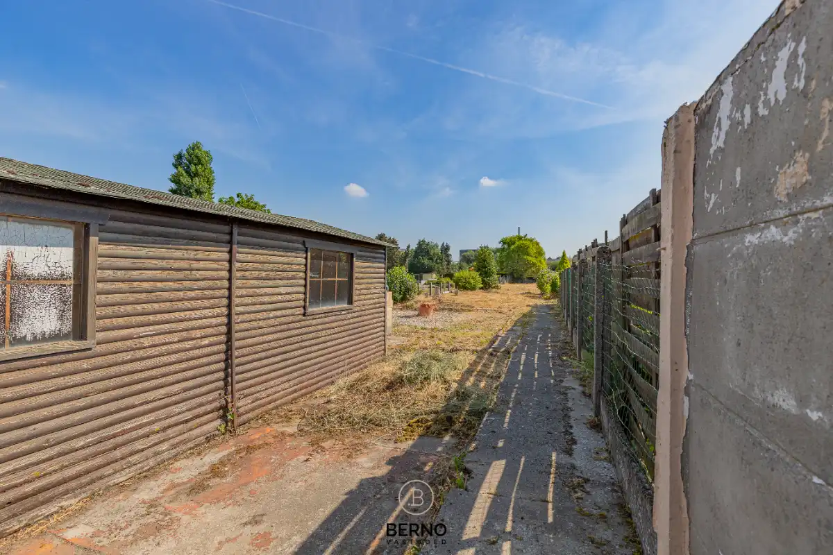 Landelijk gelegen renovatiewoning op 706 m² foto 12