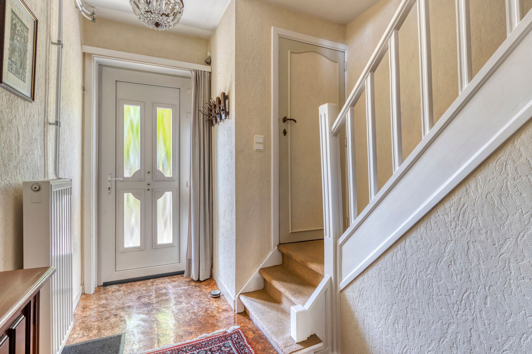Te renoveren rustig gelegen woning met 4 slaapkamers foto 4