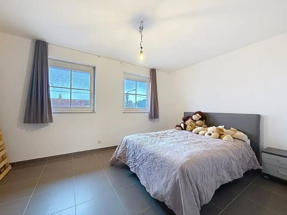 Half-open woning met 4 slaapkamers, tuin en garage in centrum van Zarren foto 5