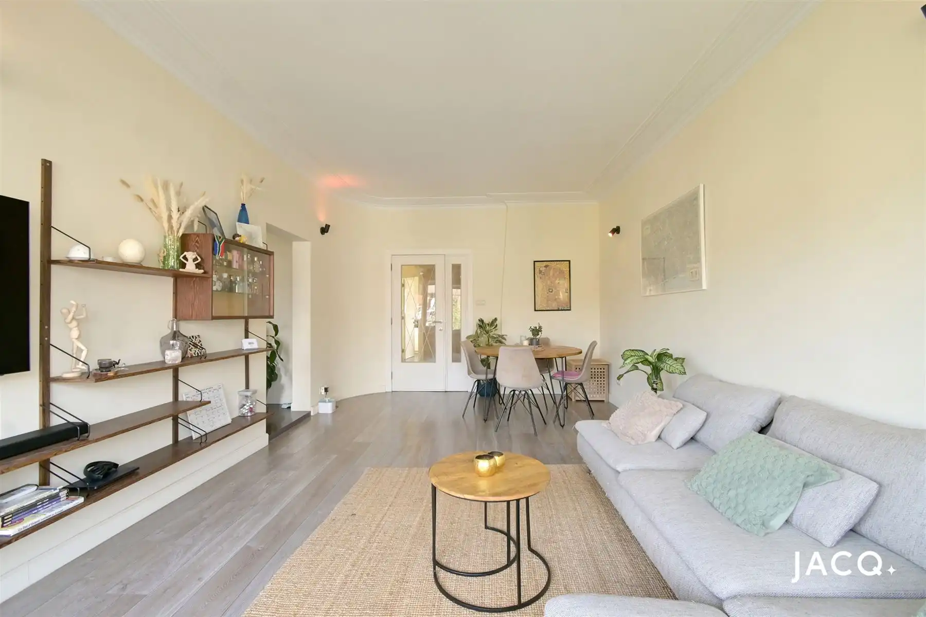 Gerenoveerd appartement met 2 slaapkamers te Merksem! foto 3