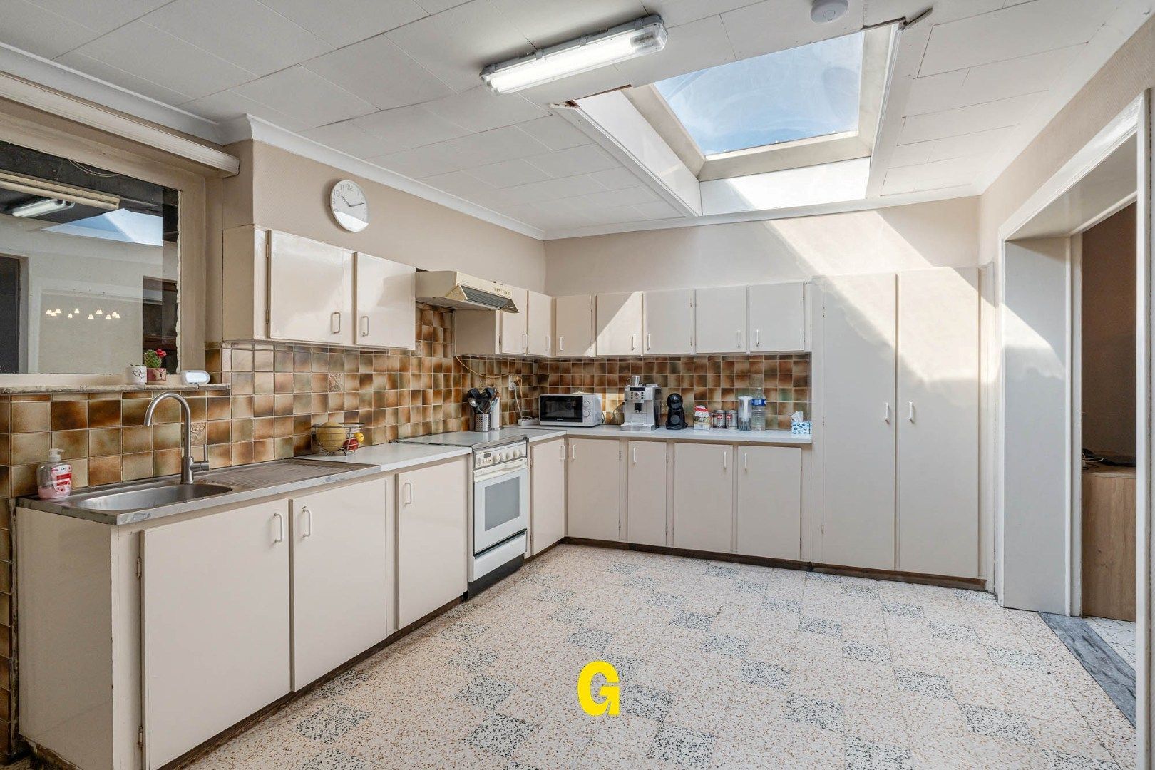 Te renoveren halfopen woning op mooi perceel van 10a 67ca op rustige, groene locatie in Vliermaal foto 8