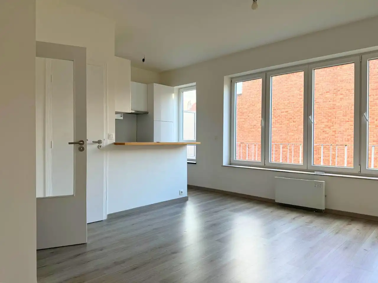 Gerenoveerde studio van 33m² op wandelafstand van het Fernand Cocqplein foto 2