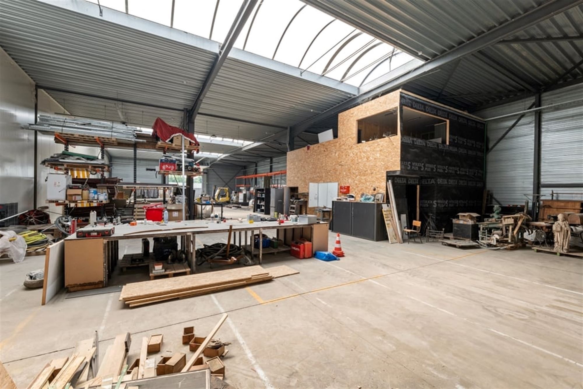 RUIME LOODS VAN 846M² IN SINT-TRUIDEN  foto 11