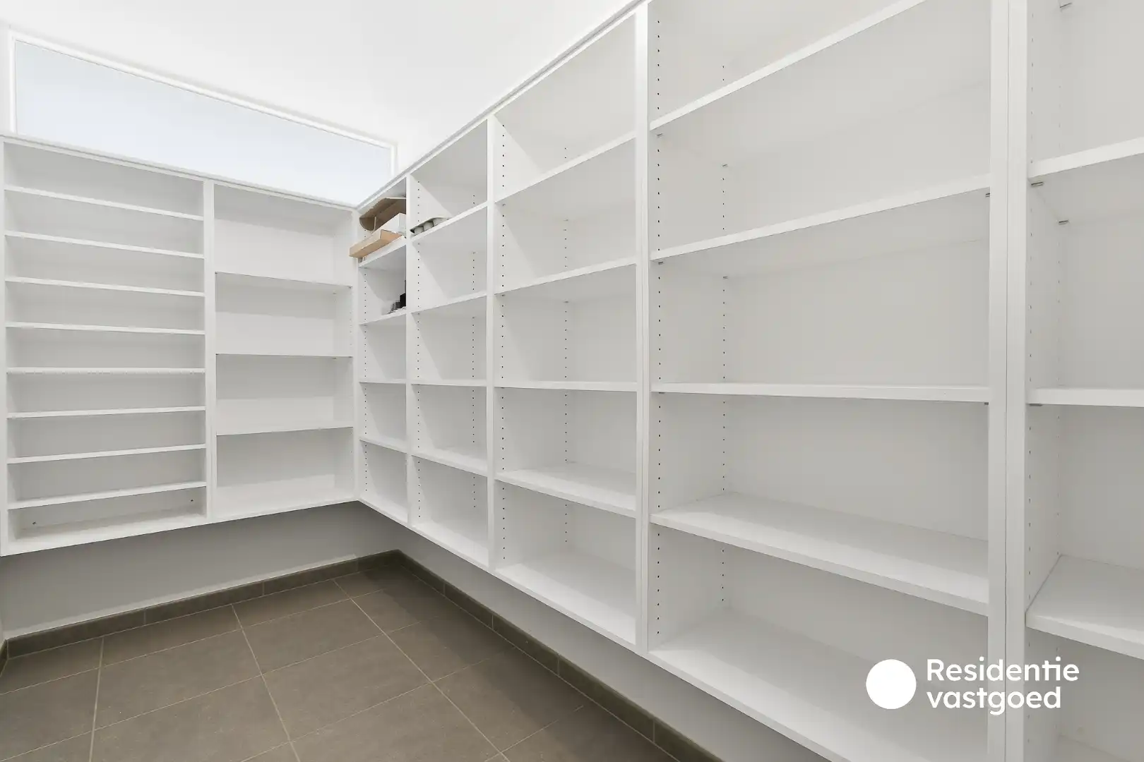 Zeer ruim en modern appartement te huur in Eernegem foto 16
