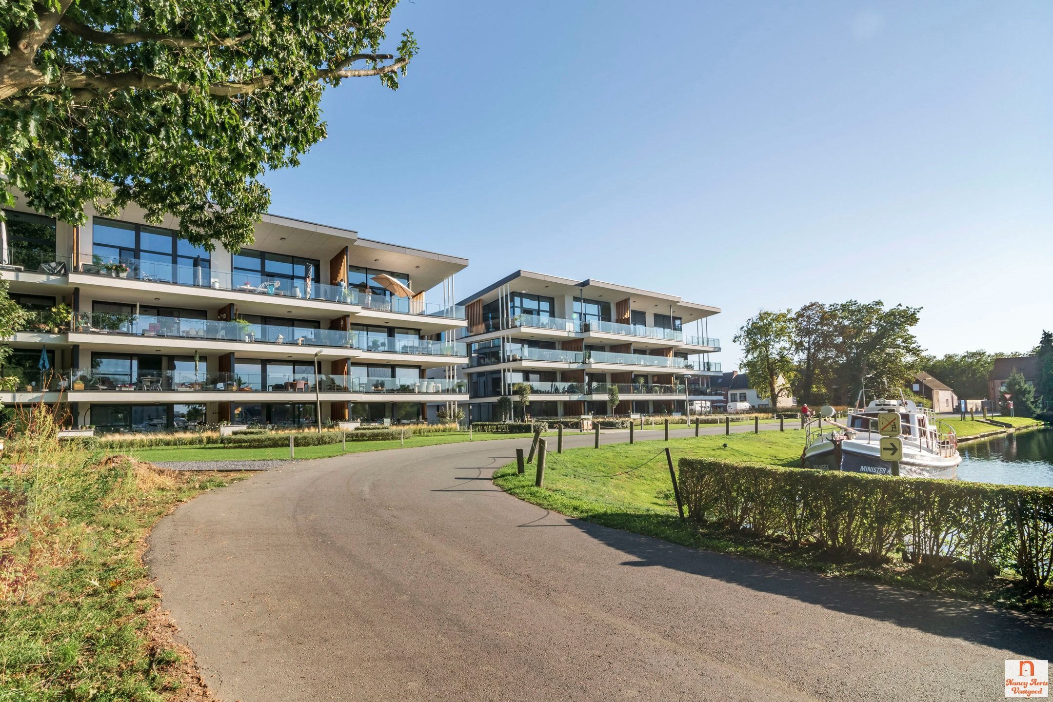 Exclusief wonen aan het water - inclusief 2 autostaanplaatsen foto 23