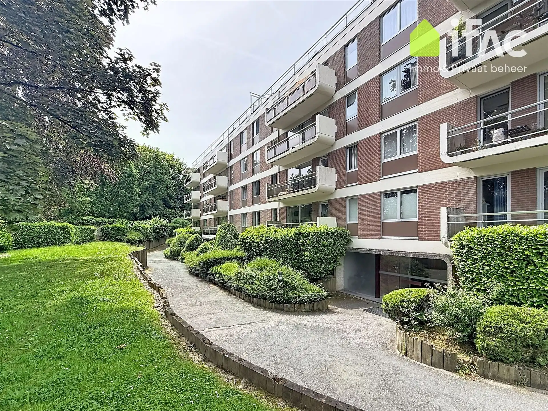 Rustig gelegen appartement met terras foto 15