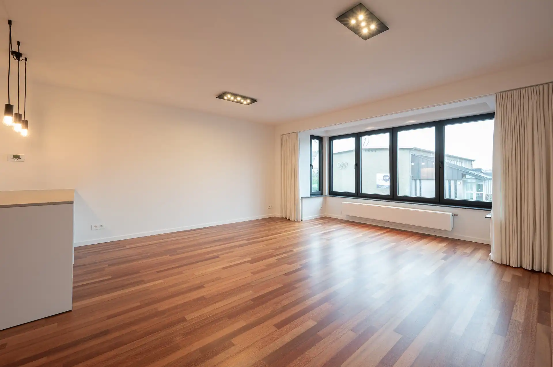 Ongemeubeld: prachtig nieuw en zonnig appartement nabij het centrum en de zeedijk! foto 2