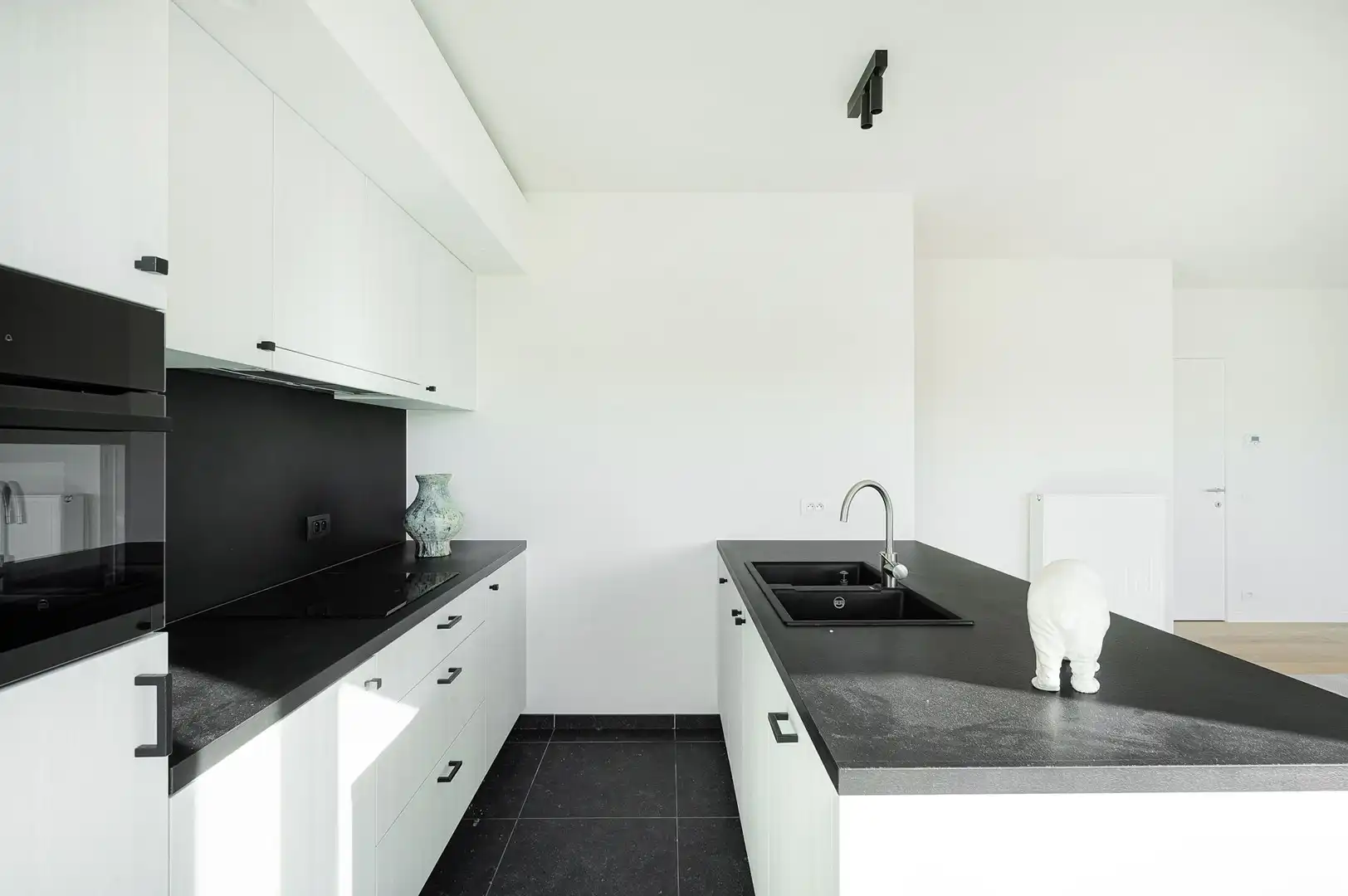 OPENDEUR ZATERDAG 18 APRIL TUSSEN 14U-16U -  Ruime woning met vier slaapkamers en een grote tuin, gelegen in een rustige en aangename omgeving. foto 14