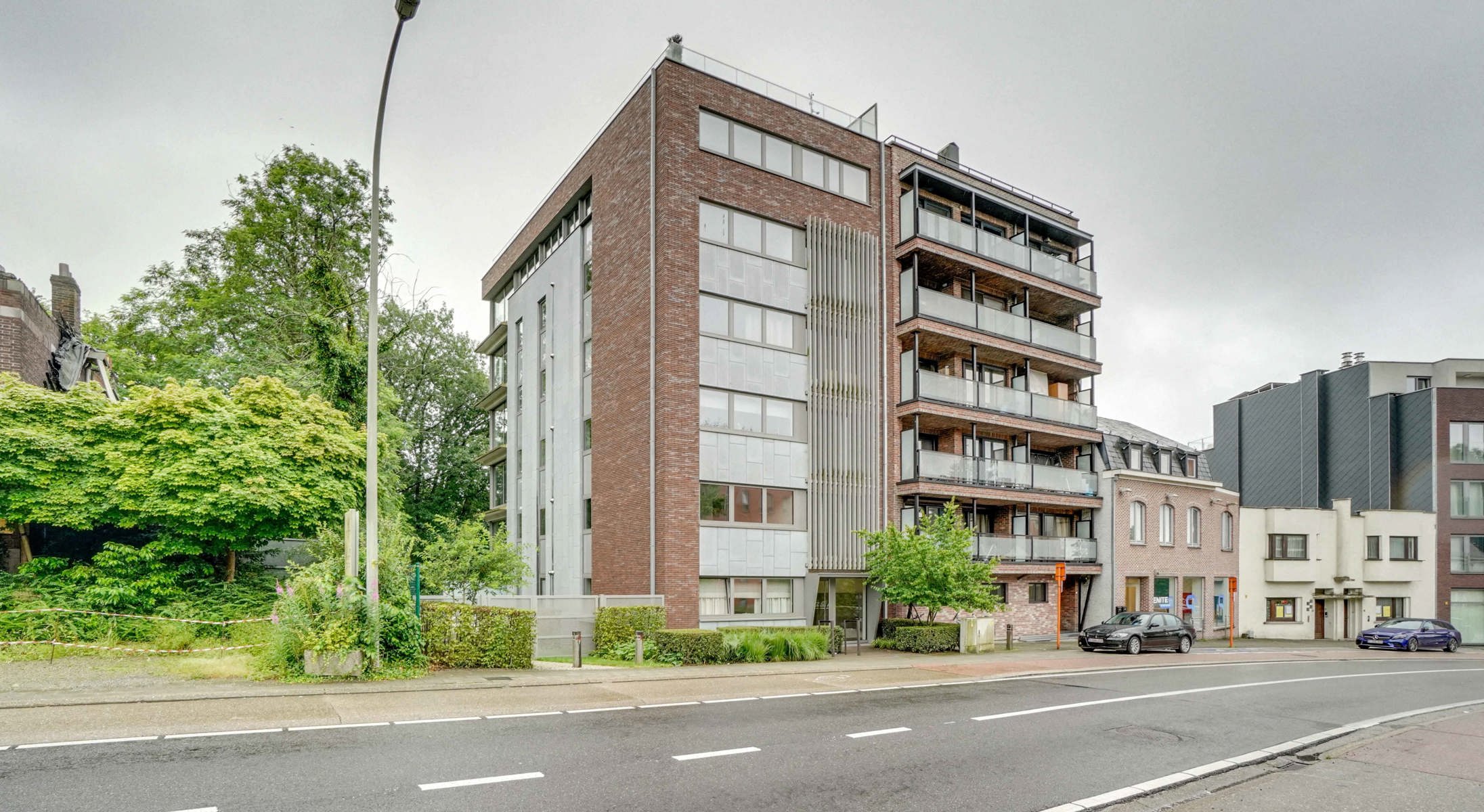 LUXEAPPARTEMENT (147m2) MET 2 SLK + 2 AUTOSTANDPL. TE GENK foto 38