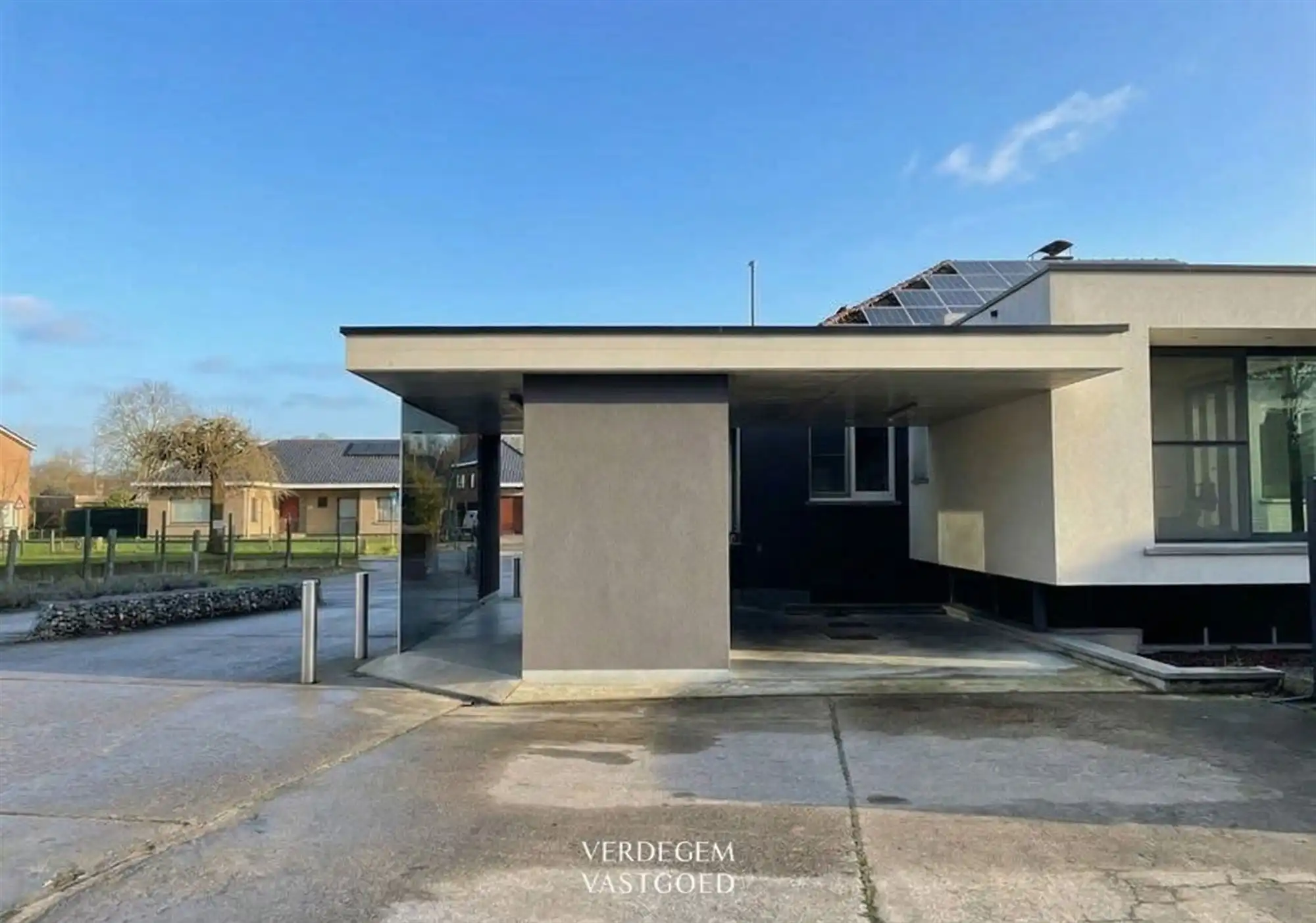 Magazijn van 395m² met villa op toplocatie voor commerciële activciteit foto 25