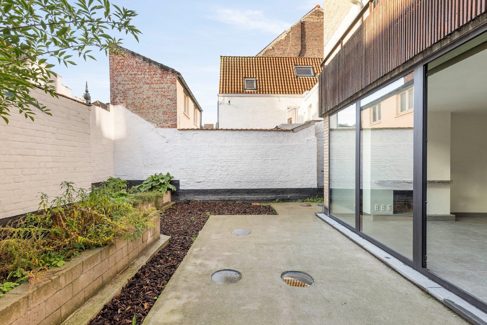 af te werken kangoeroewoning met binnentuin binnen de Brugse Reien foto 13