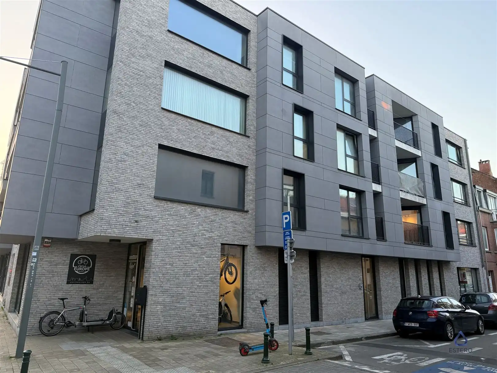 Moderne studio met terras en ondergrondse parking foto 15