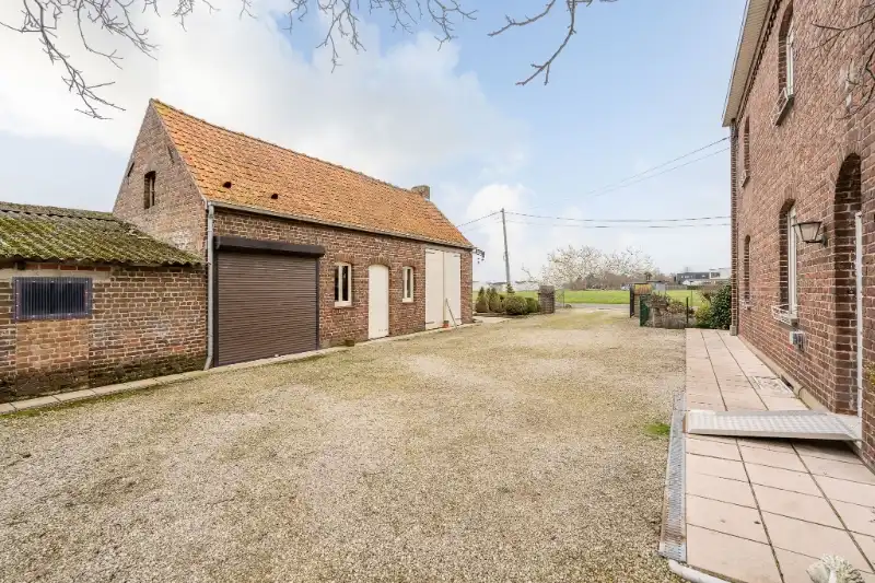 Landelijk gelegen eigendom op 3.070 m² met bijgebouw en weide foto 7