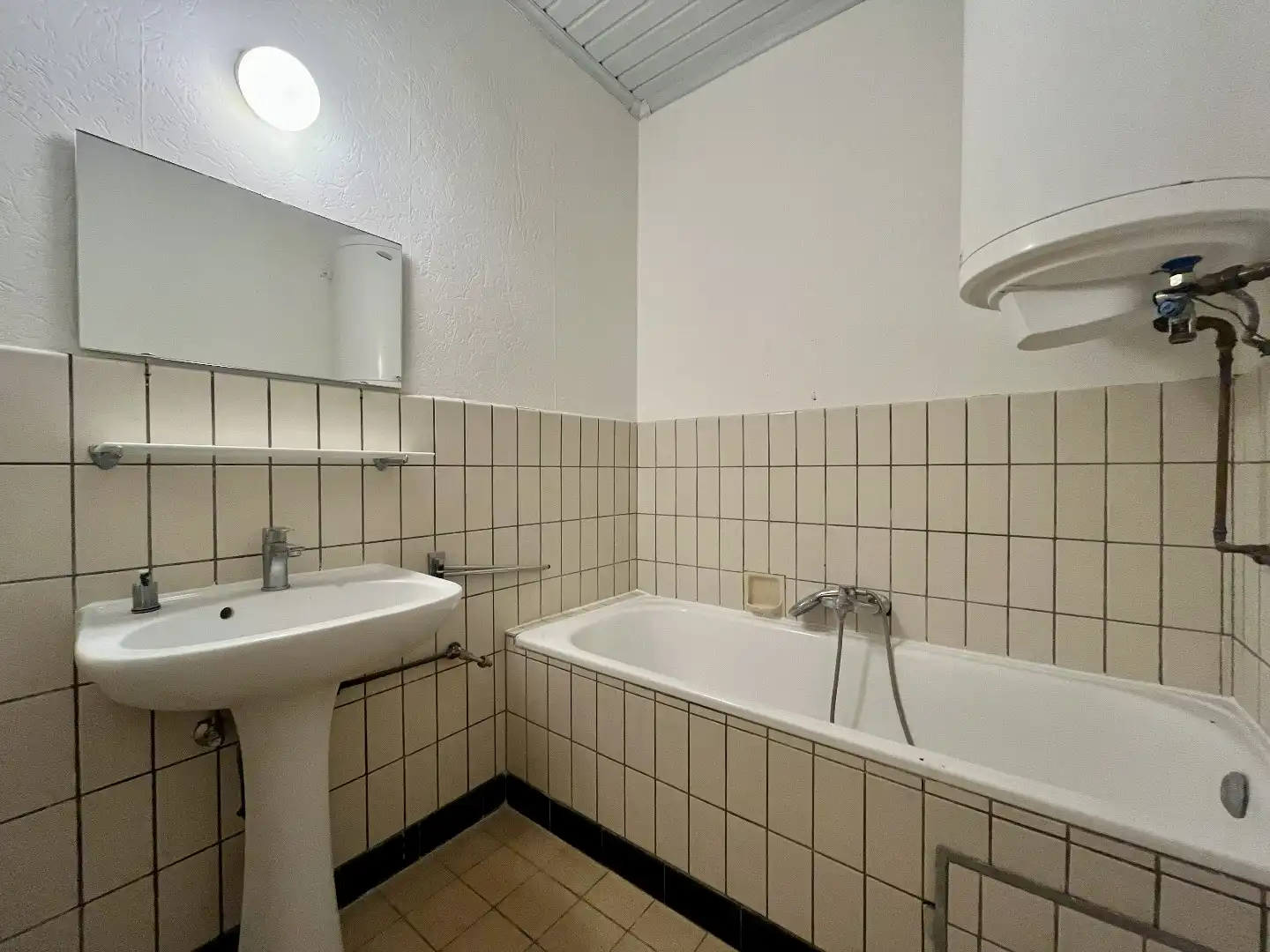 Betaalbaar appartement met twee slaapkamers, kelder en standplaats in hartje Bilzen foto 13
