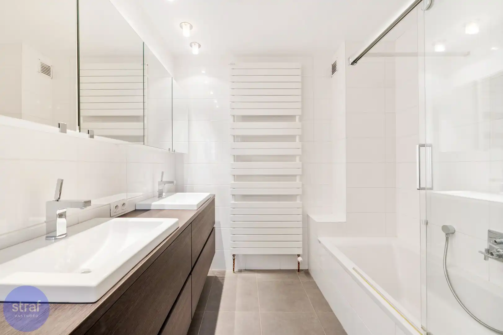 Ruim (en ook groot) huis op Linkeroever&nbsp;met praktijkruimte/ studio foto 12