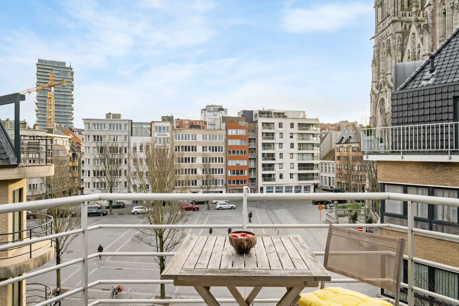 Stijlvol appartement met 2 slpk, 2 badk en terras met open zicht foto 3